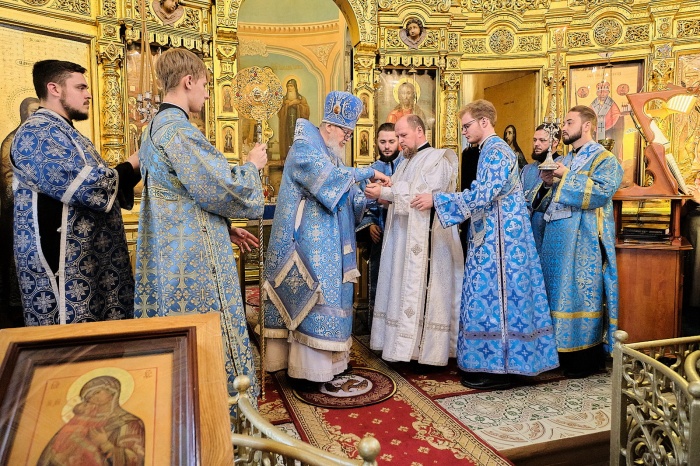 Архиерейское богослужение в Покровском храме города Щёлково 