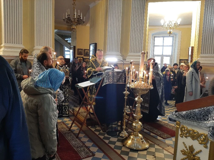 Утреня Великого Пятка в Преображенском кафедральном соборе Балашихи 