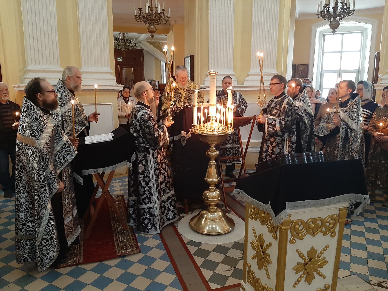 Утреня Великой Пятницы в Преображенском кафедральном соборе Балашихи 