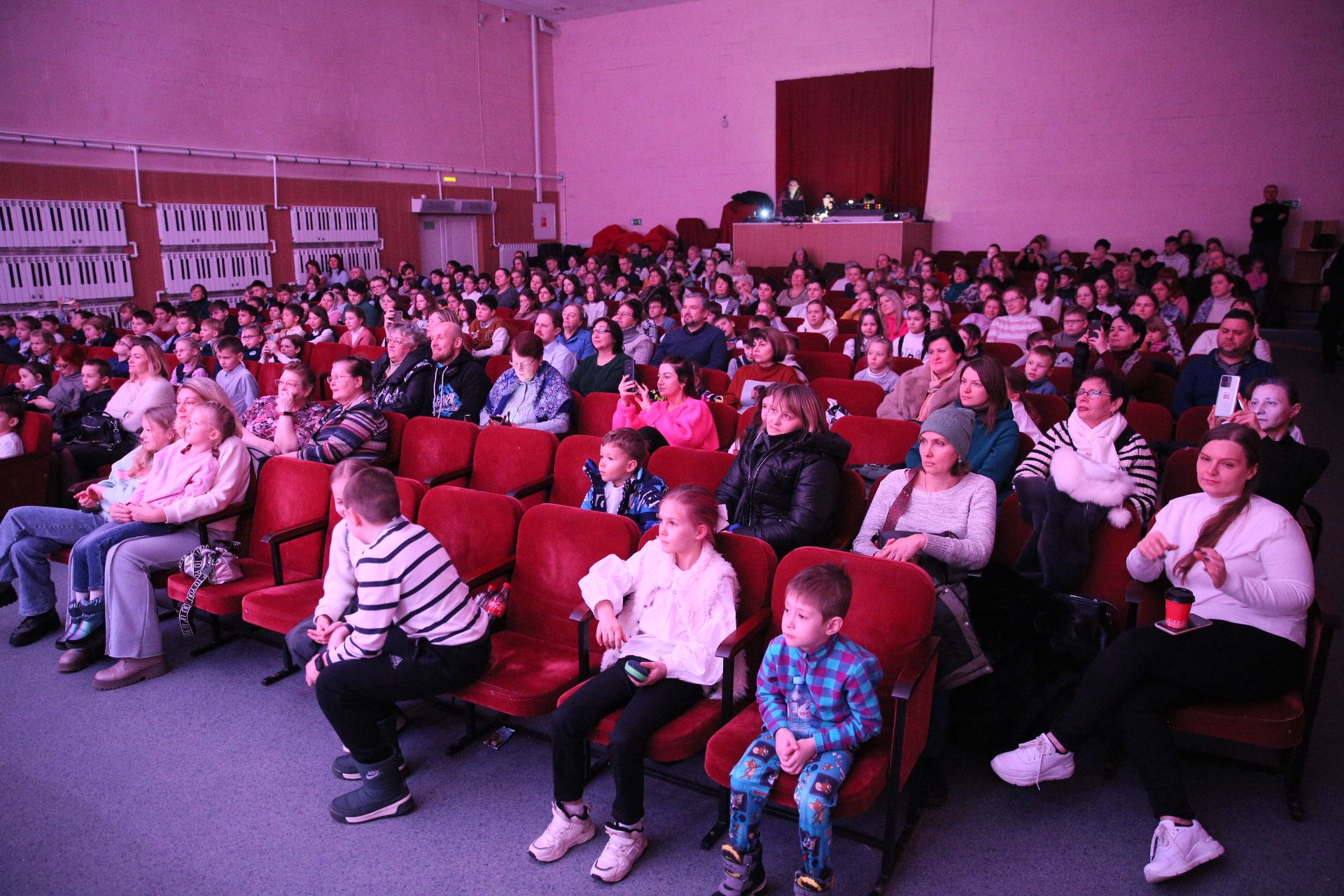 Рождественский праздник в воскресной школе прихода блаженной Ксении Петербургской деревни Медвежьи Озёра