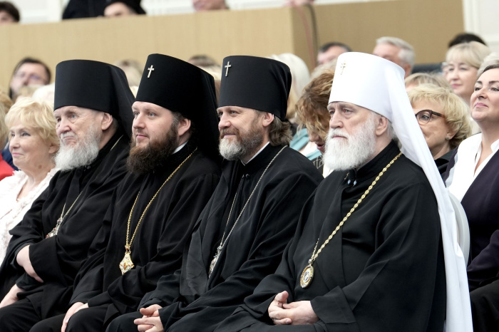 Патриарший наместник и архиереи Московской митрополии приняли участие в форуме педагогов Подмосковья в Красногорске