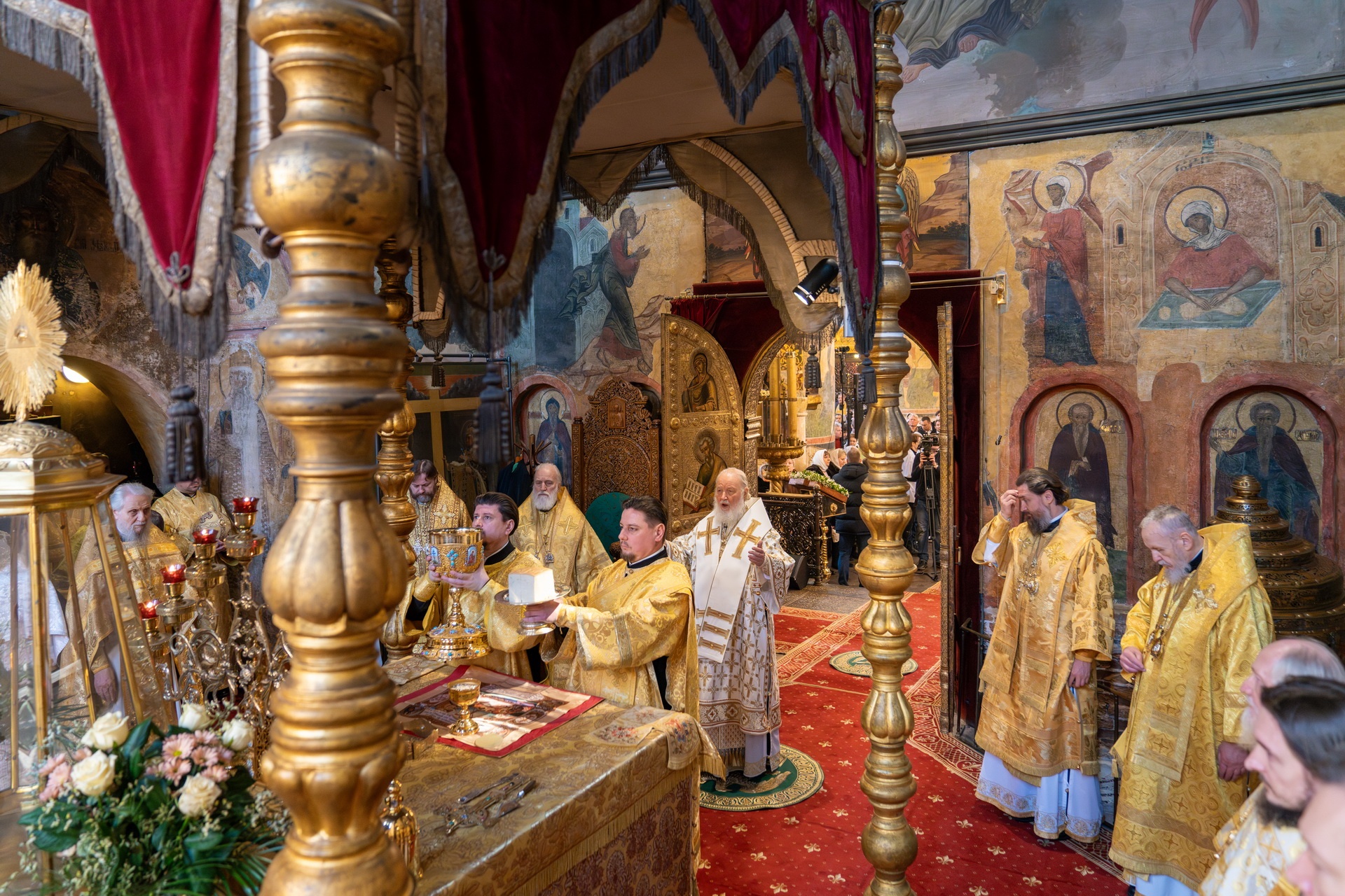 Патриаршее богослужение в Успенском соборе Московского Кремля