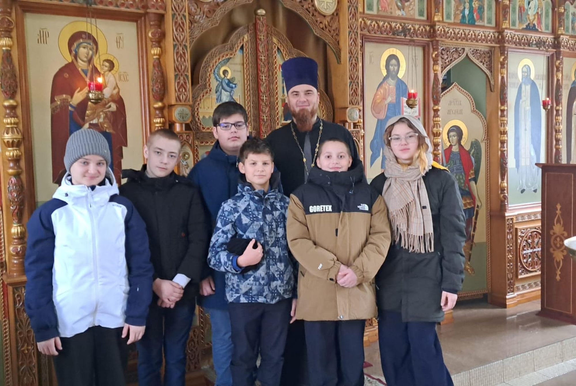 Школьники в Серафимовском храме деревни Юркино