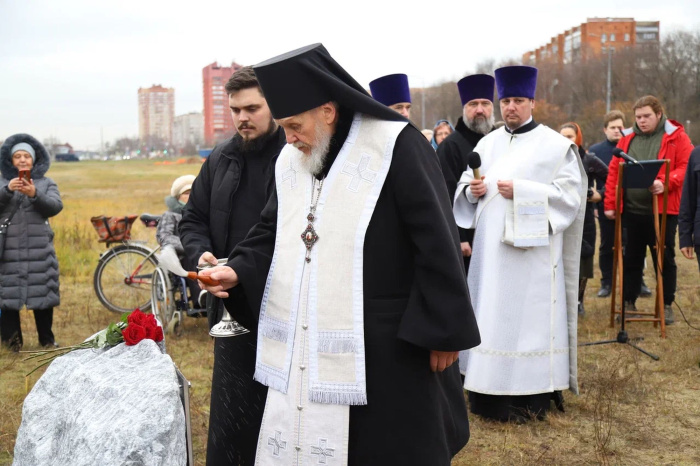 Закладка камня в основание храма Воскресения словущего в Черноголовке