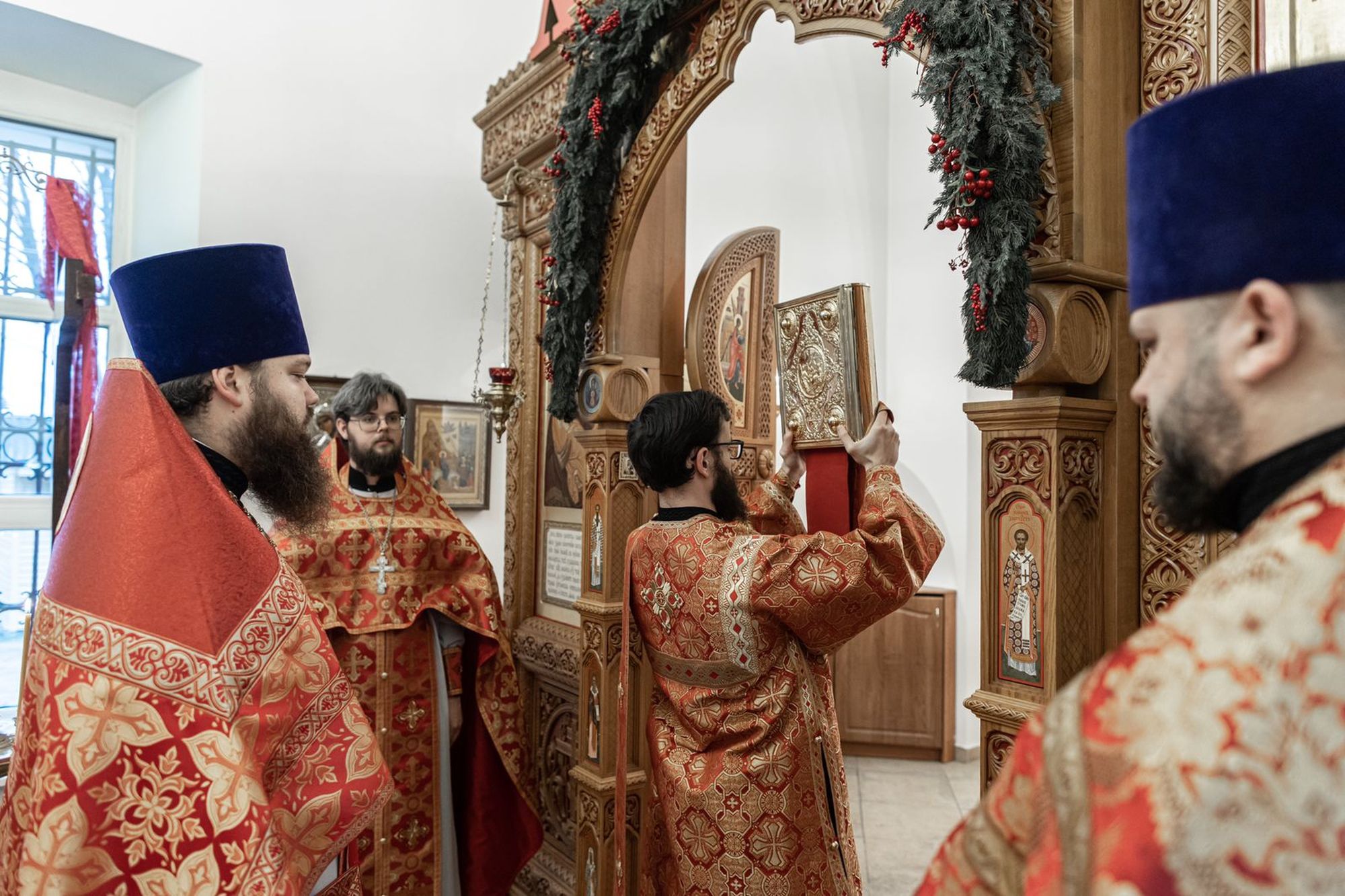 Престольный праздник в Воскресенском храме Павловского Посада