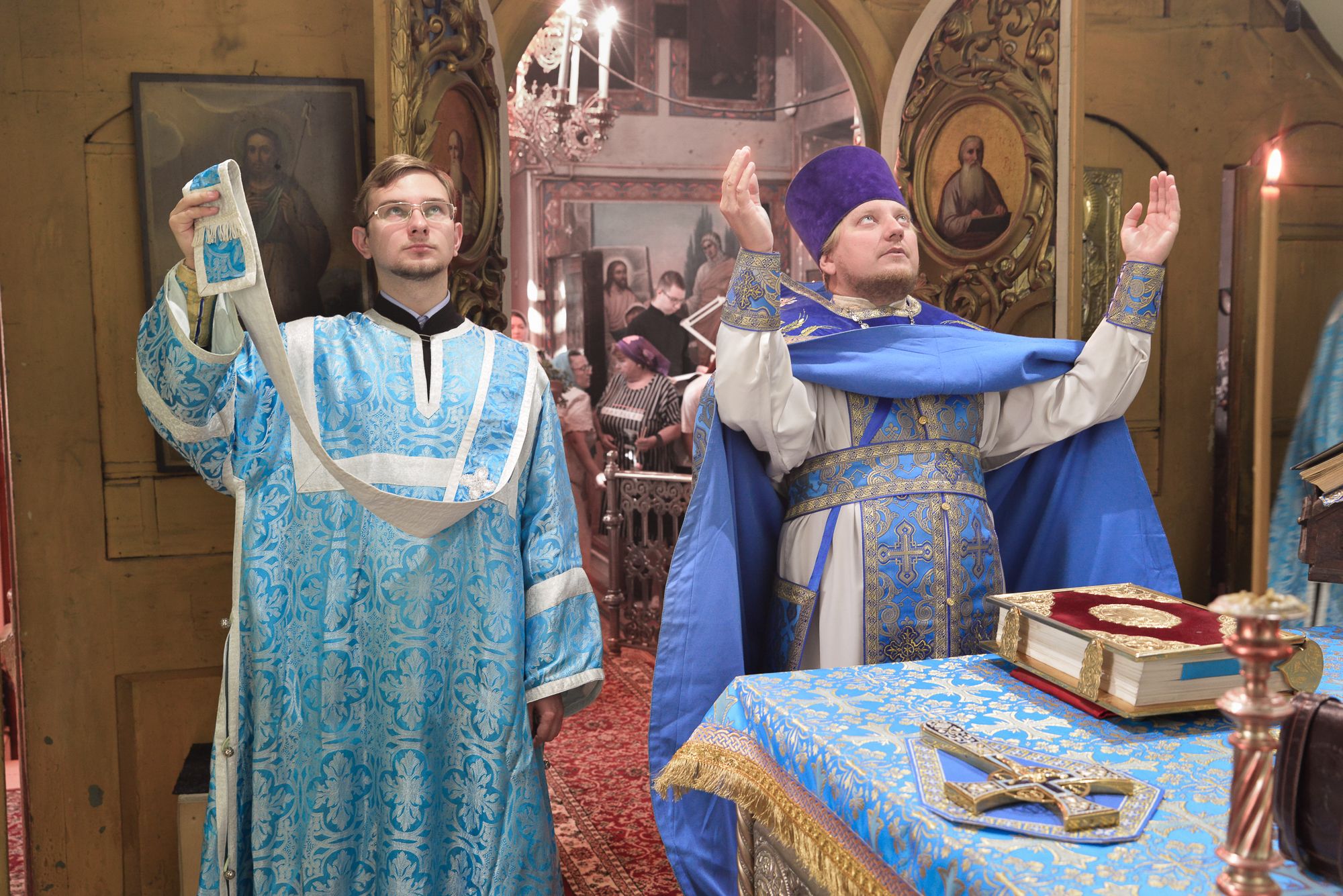 Соборное богослужение во Владимирском храме деревни Маврино