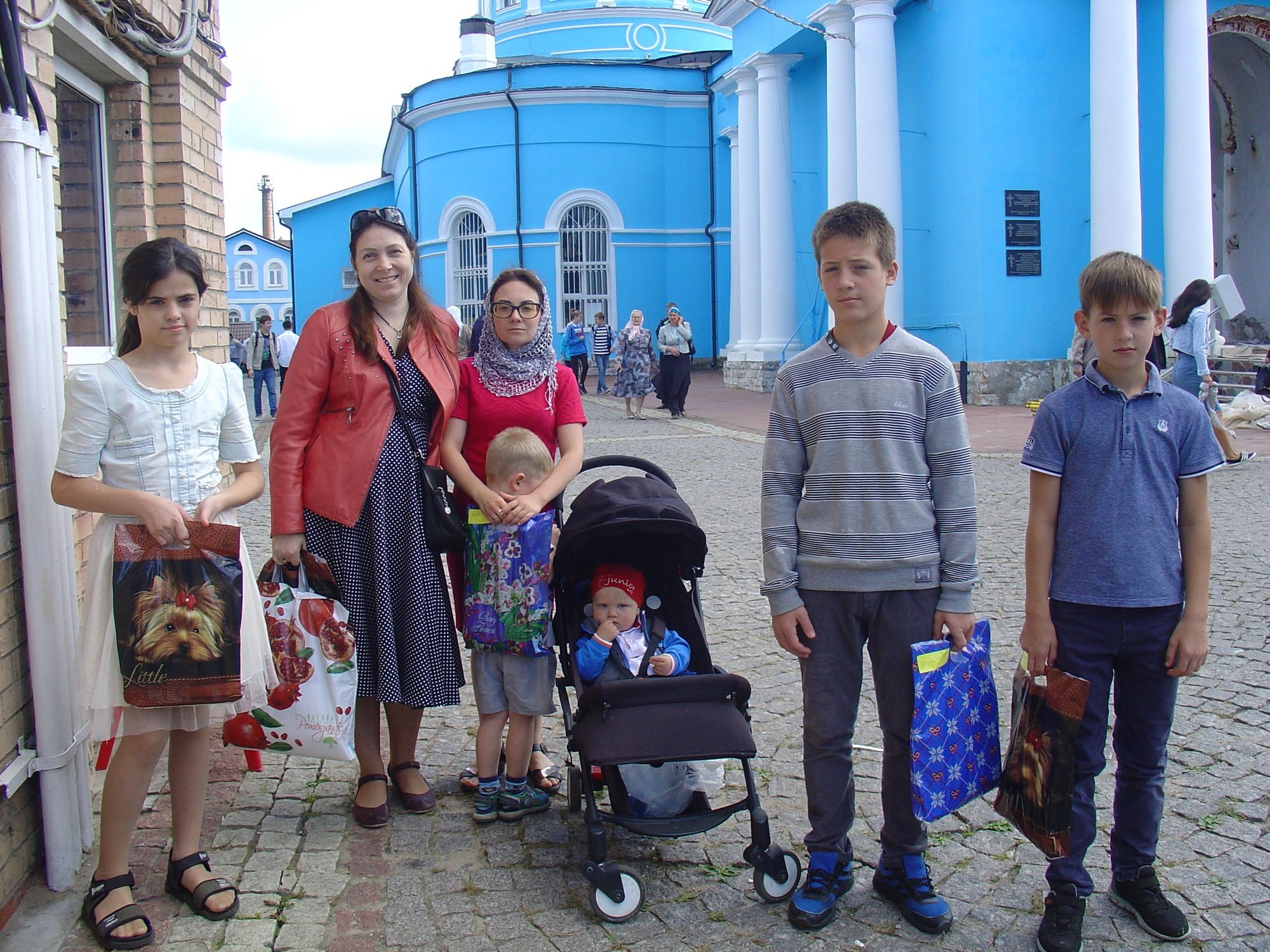 Вручение подарков школьникам из многодетных семей в Ногинске