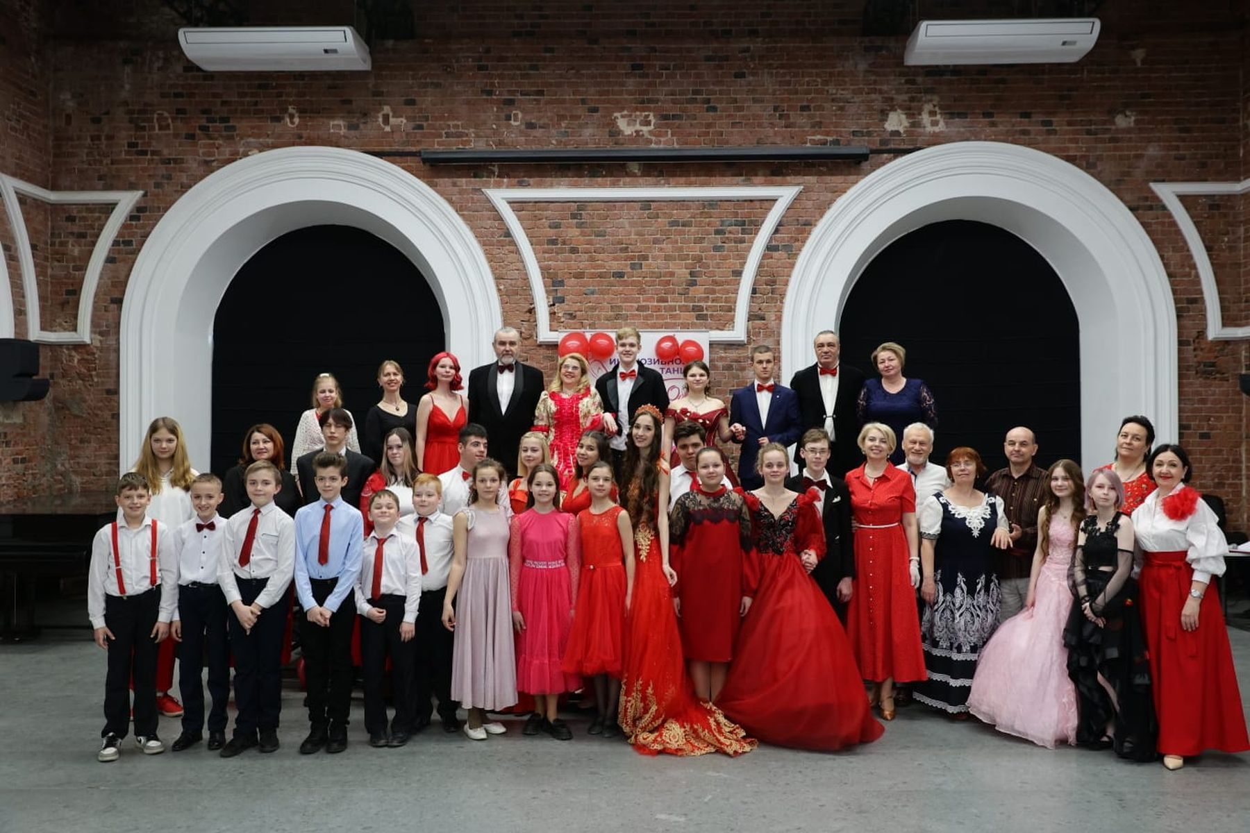 Воскресная школа «Благовест» на Пасхальном балу в Morozoff-Hall