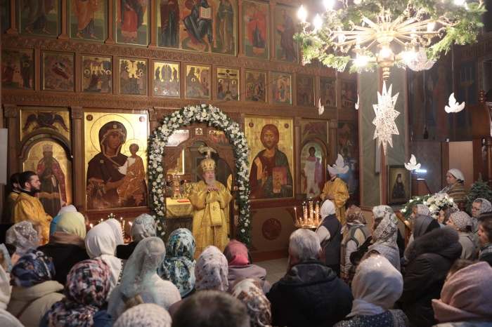 Архиерейское богослужение в Троицком храме Балашихи 