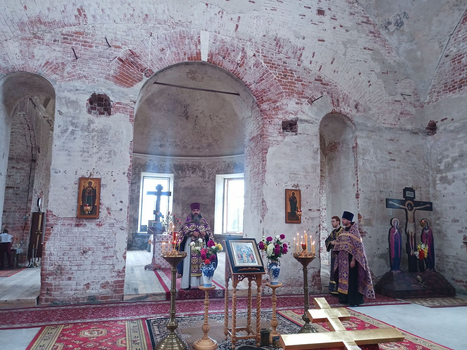 Освящение и установка креста в Воскресенском храме села Ильинский Погост