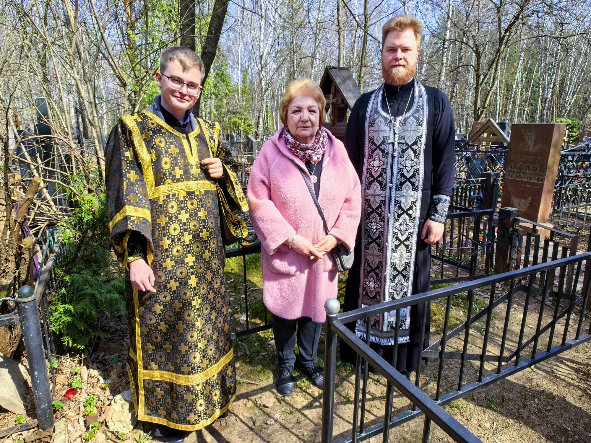 Заупокойное богослужение на месте захоронения протоиерея Леонида Бухарова