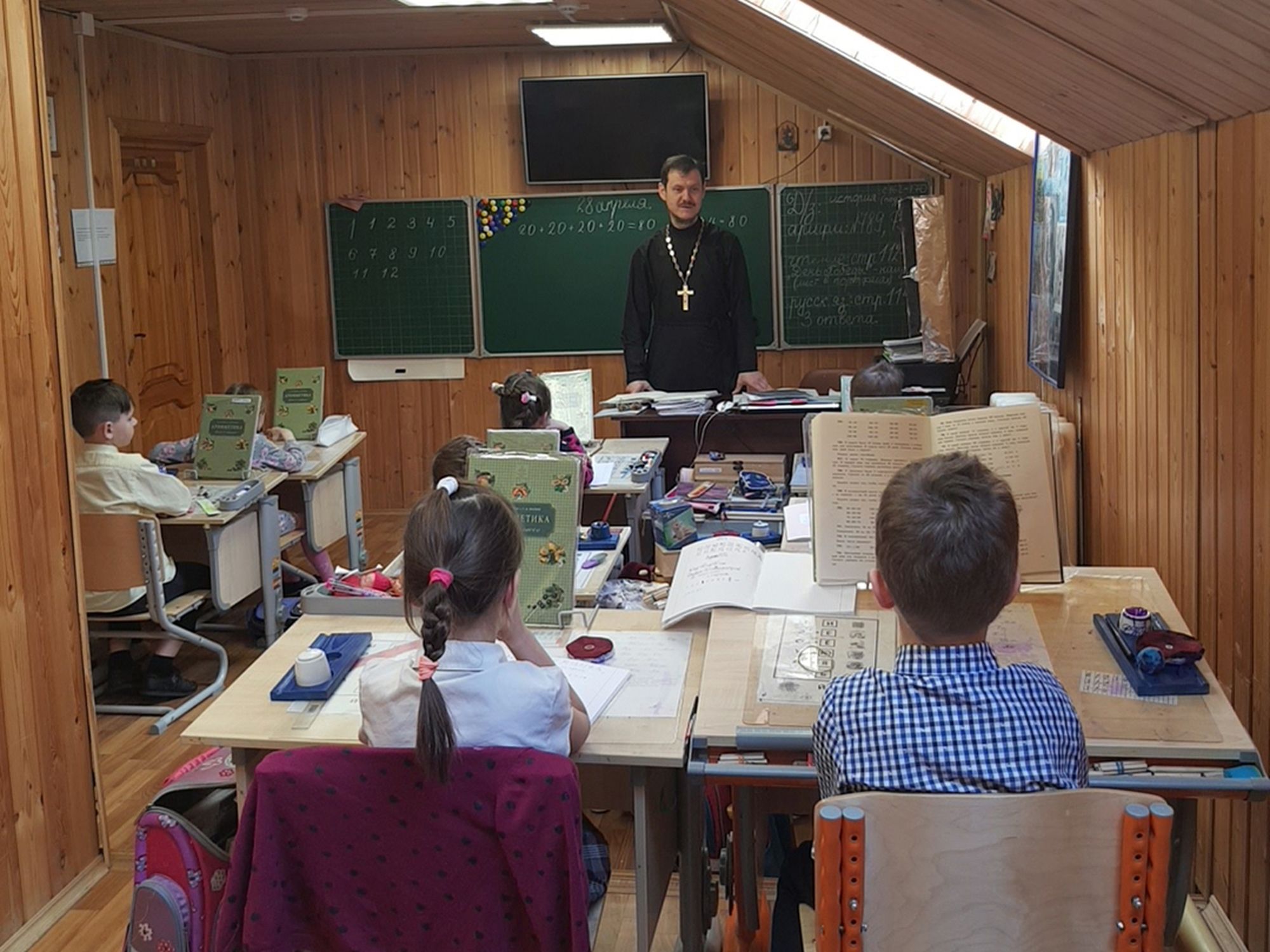 Беседы с учащимися классической школы при Богородицерождественском храме поселка Образцово