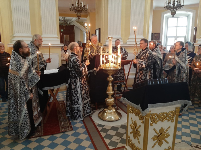 Утреня Великой Пятницы в Преображенском кафедральном соборе Балашихи 