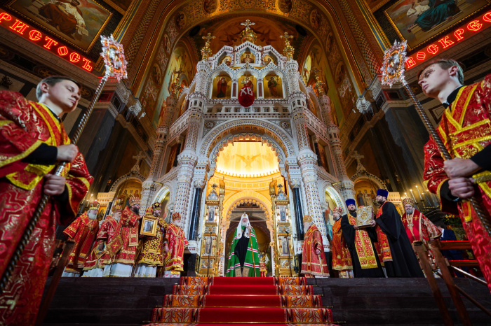 Пасхальная великая вечерня в Храме Христа Спасителя