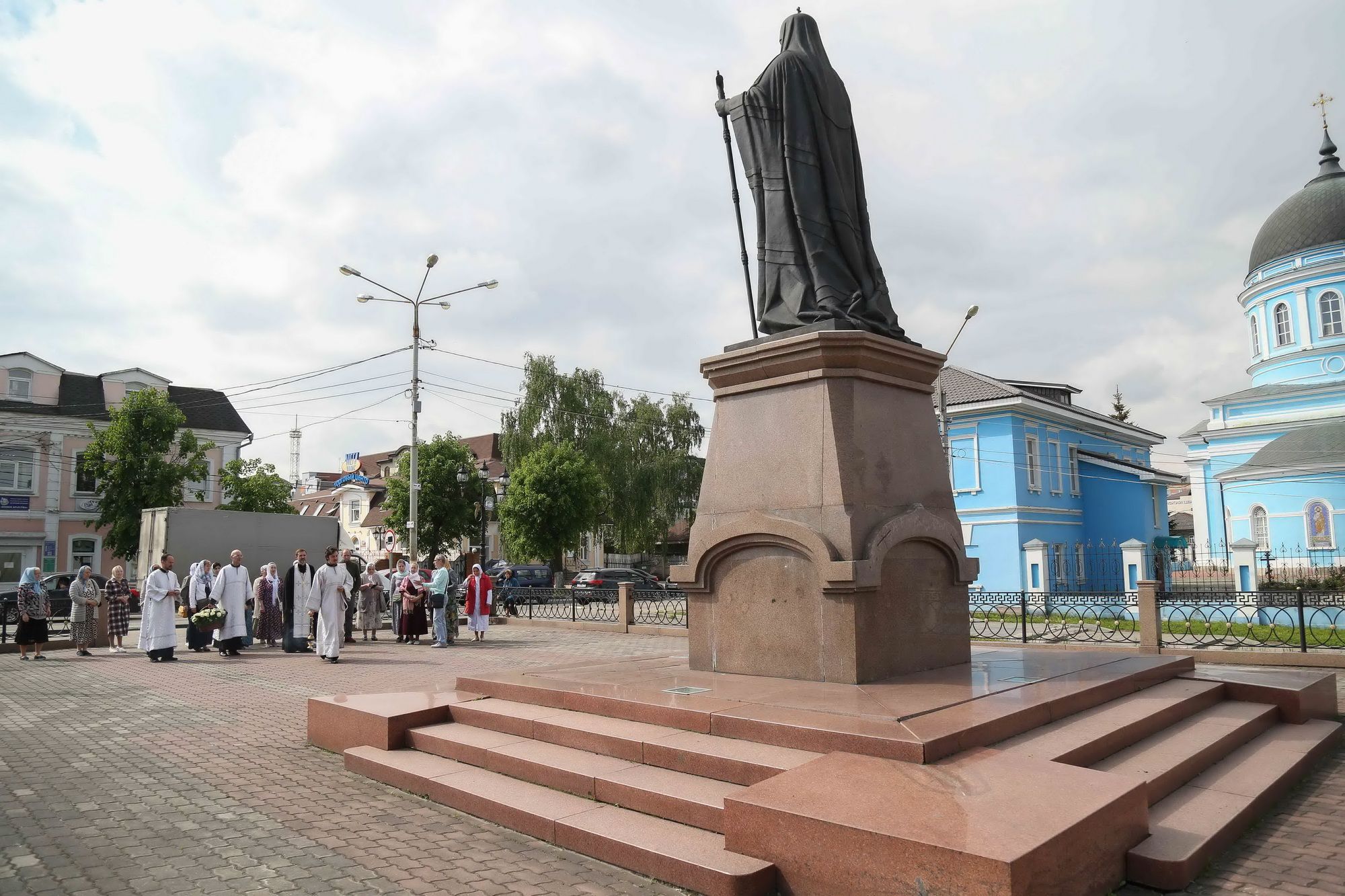 Возложение цветов к памятнику Святейшему Патриарху Пимену в Ногинске