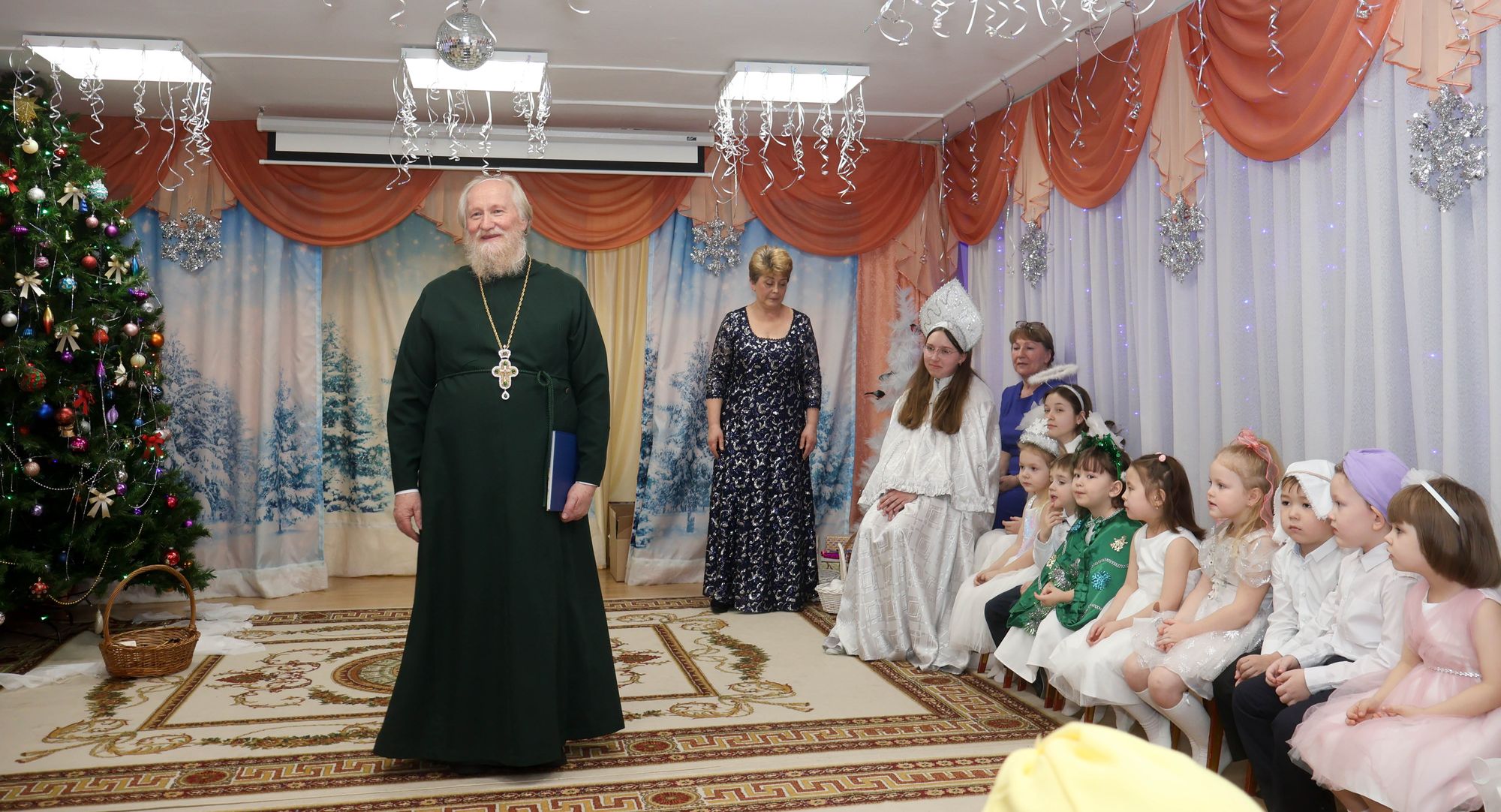 Рождественский утренник в детском саду «Солнечный зайчик» посёлка Новый городок