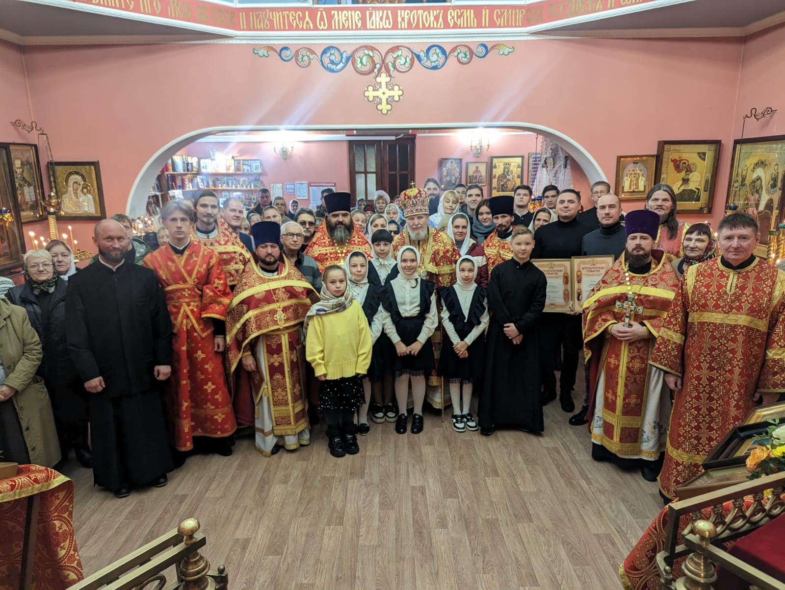 Архиерейское богослужение в Параскевинском храме Дрезны 