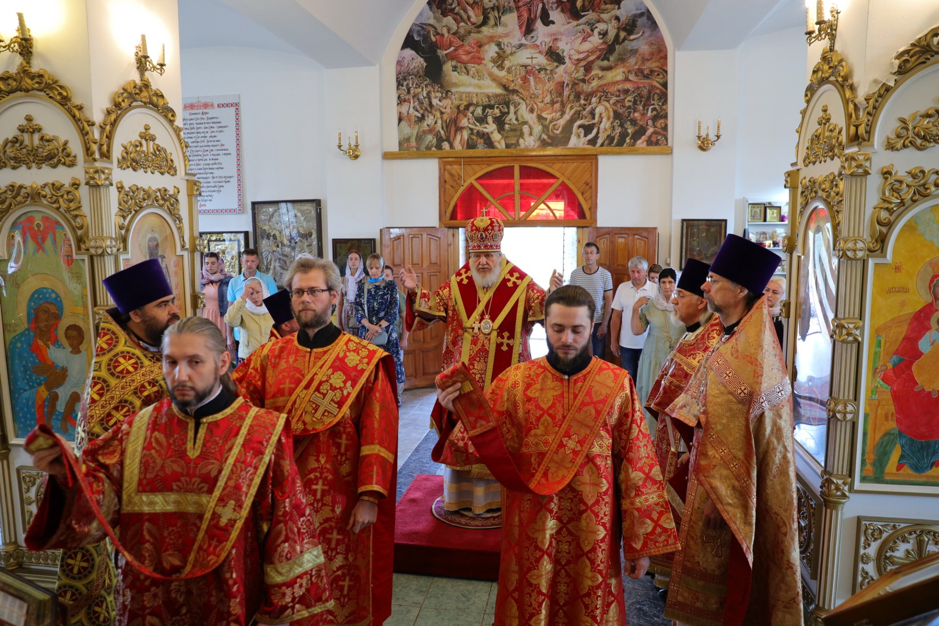 Архиерейское богослужение в Никитском храме деревни Дровосеки 