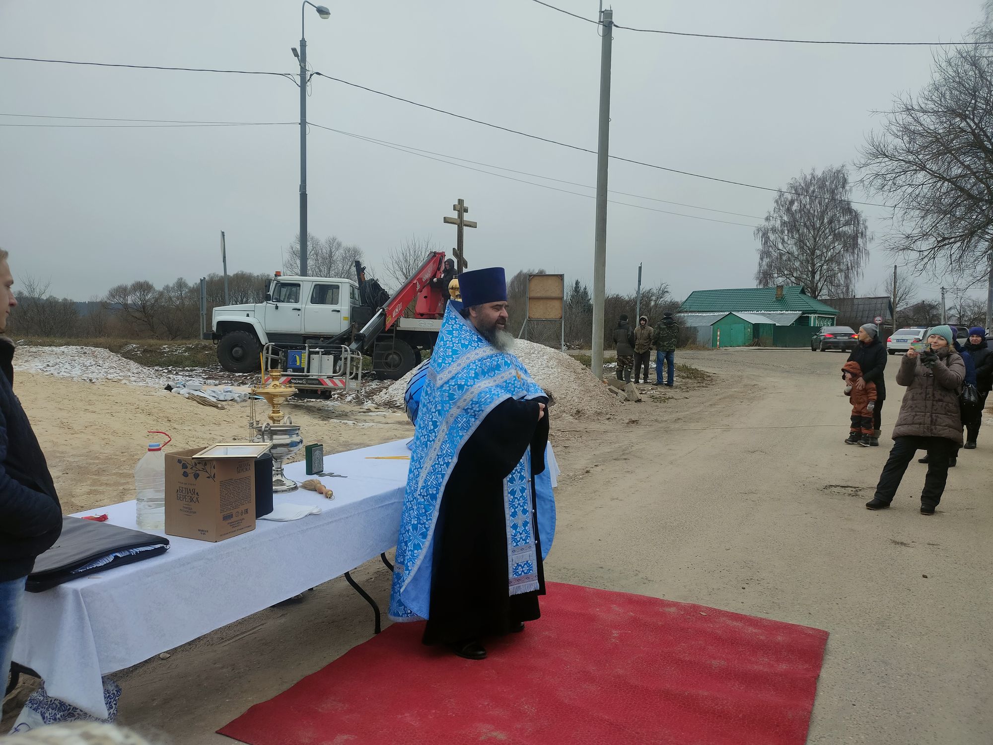 Освящение купола для часовни в деревне Соболево