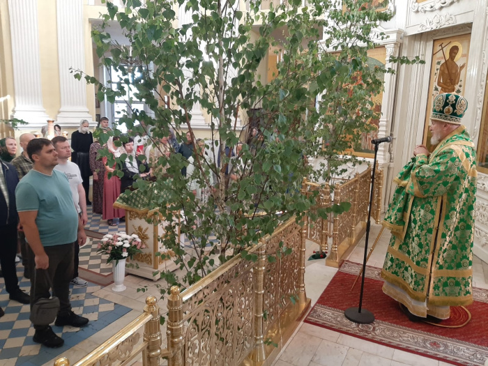 Праздник Святой Троицы в Преображенском кафедральном соборе Балашихи 