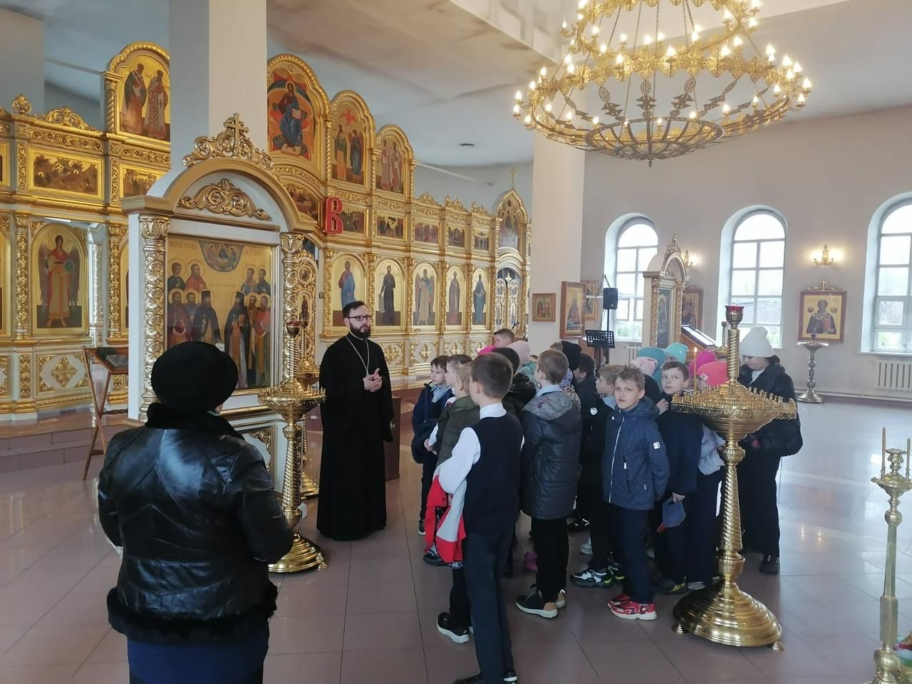 Гимназисты в Казанском храме Павловского Посада