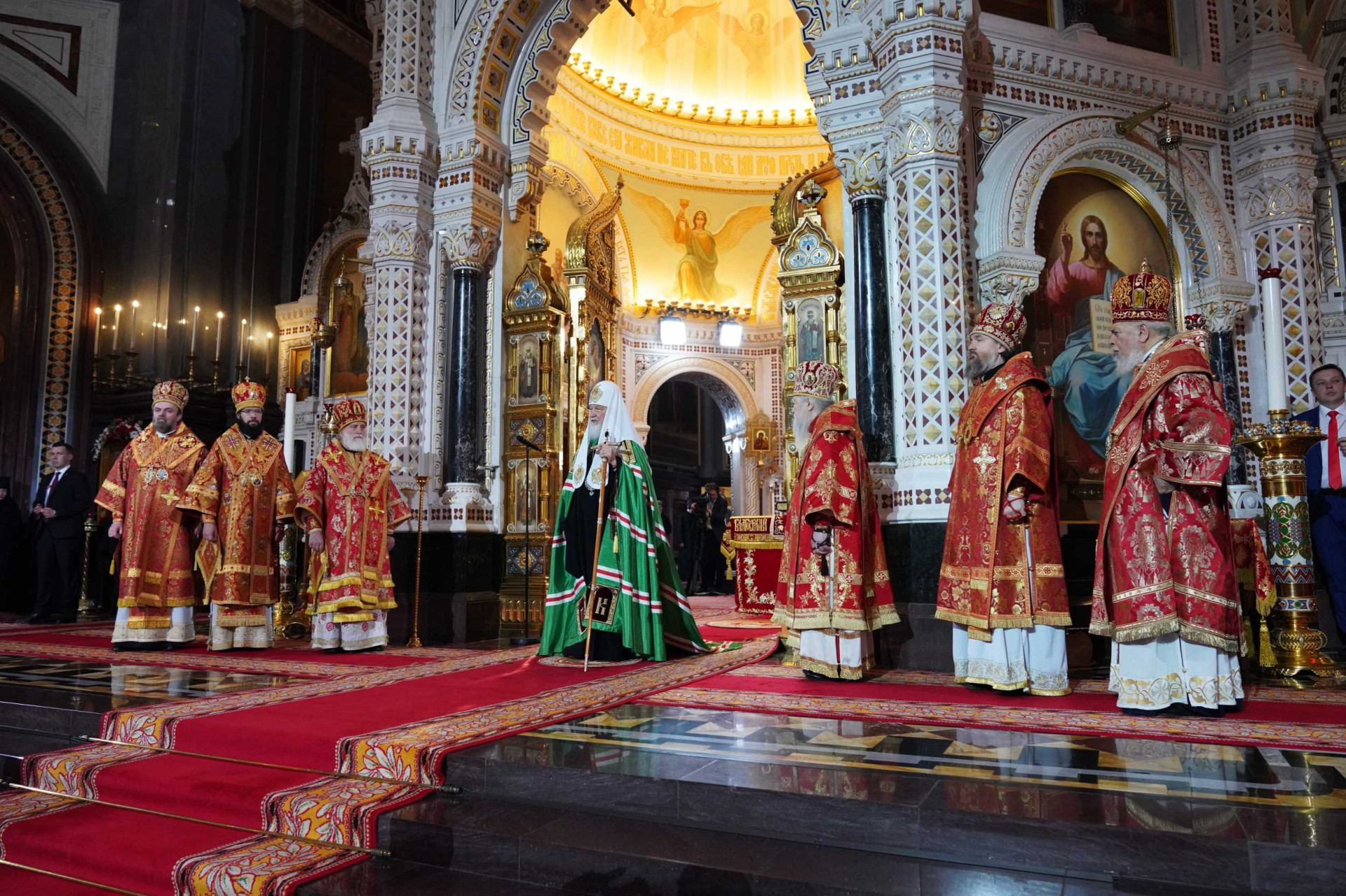 Пасхальная великая вечерня в Храме Христа Спасителя