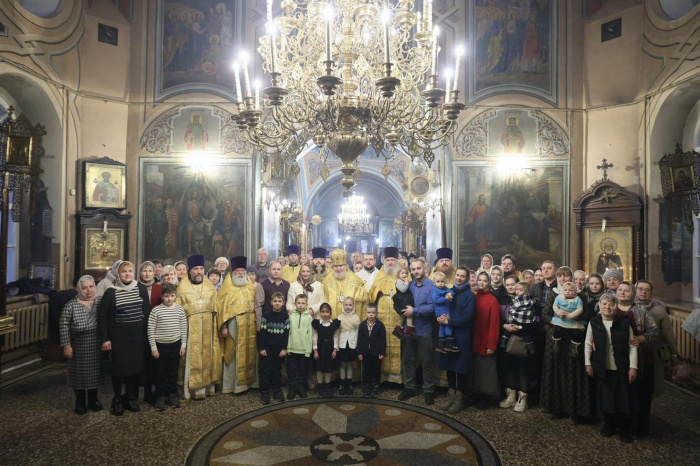 Архиерейское богослужение в Христорождественском храме деревни Заозерье 