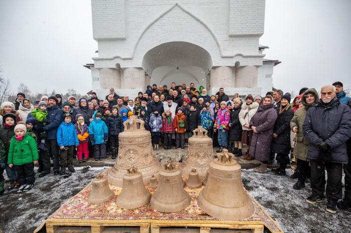 Освящение колоколов в Медвежьих Озёрах 