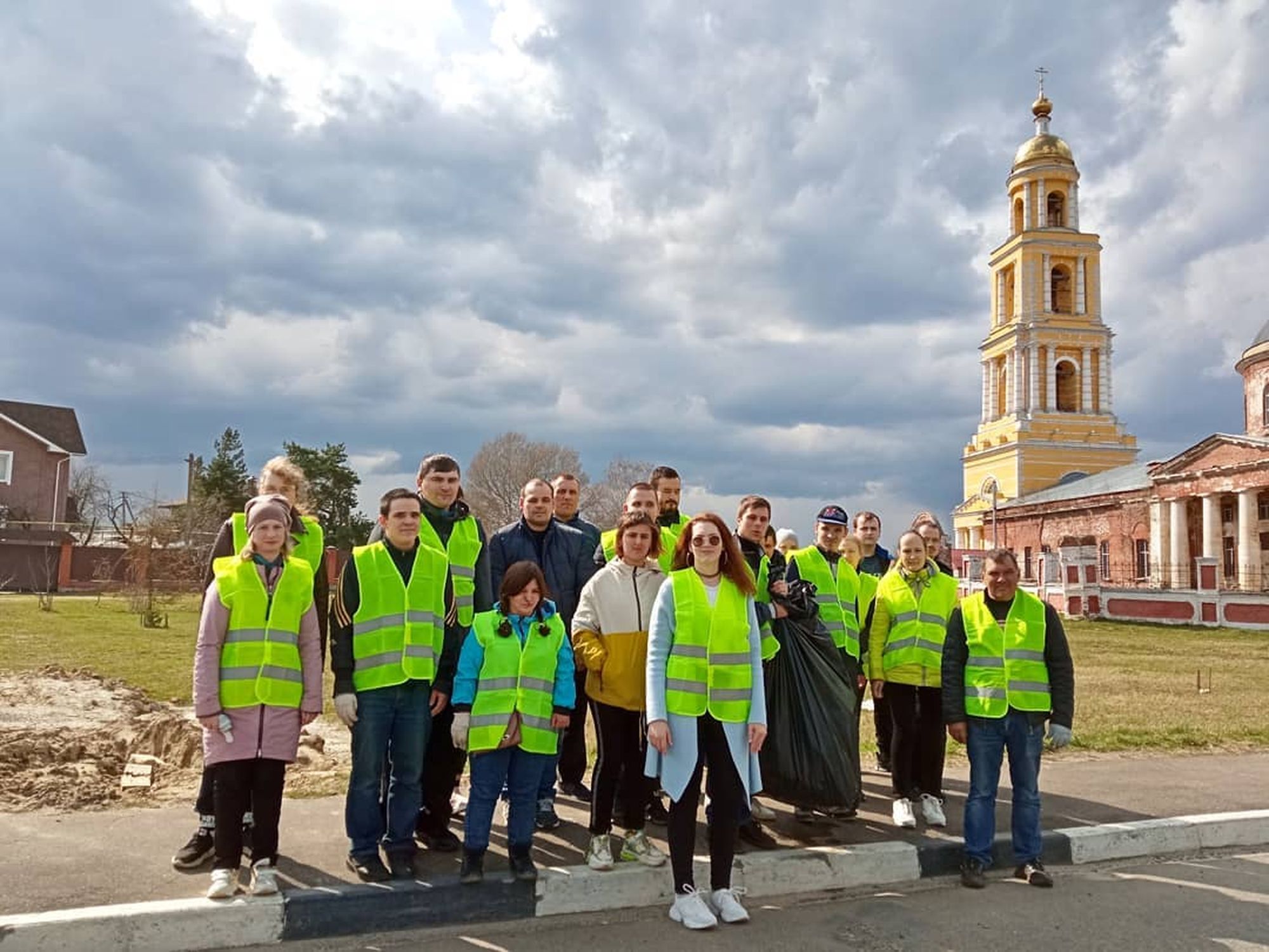 Субботник в Воскресенском храме села Ильинский Погост