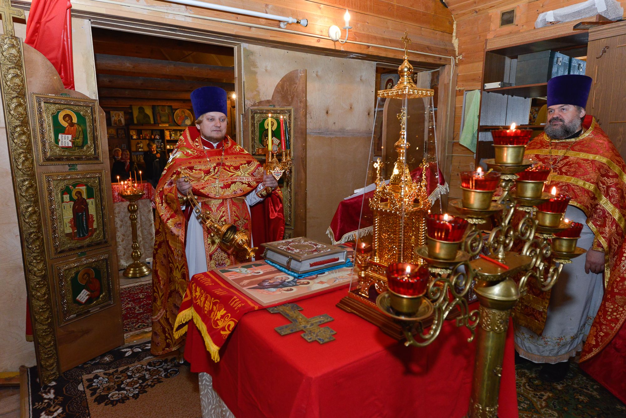 Соборное богослужение в Иоанно-Богословском храме деревни Корпуса