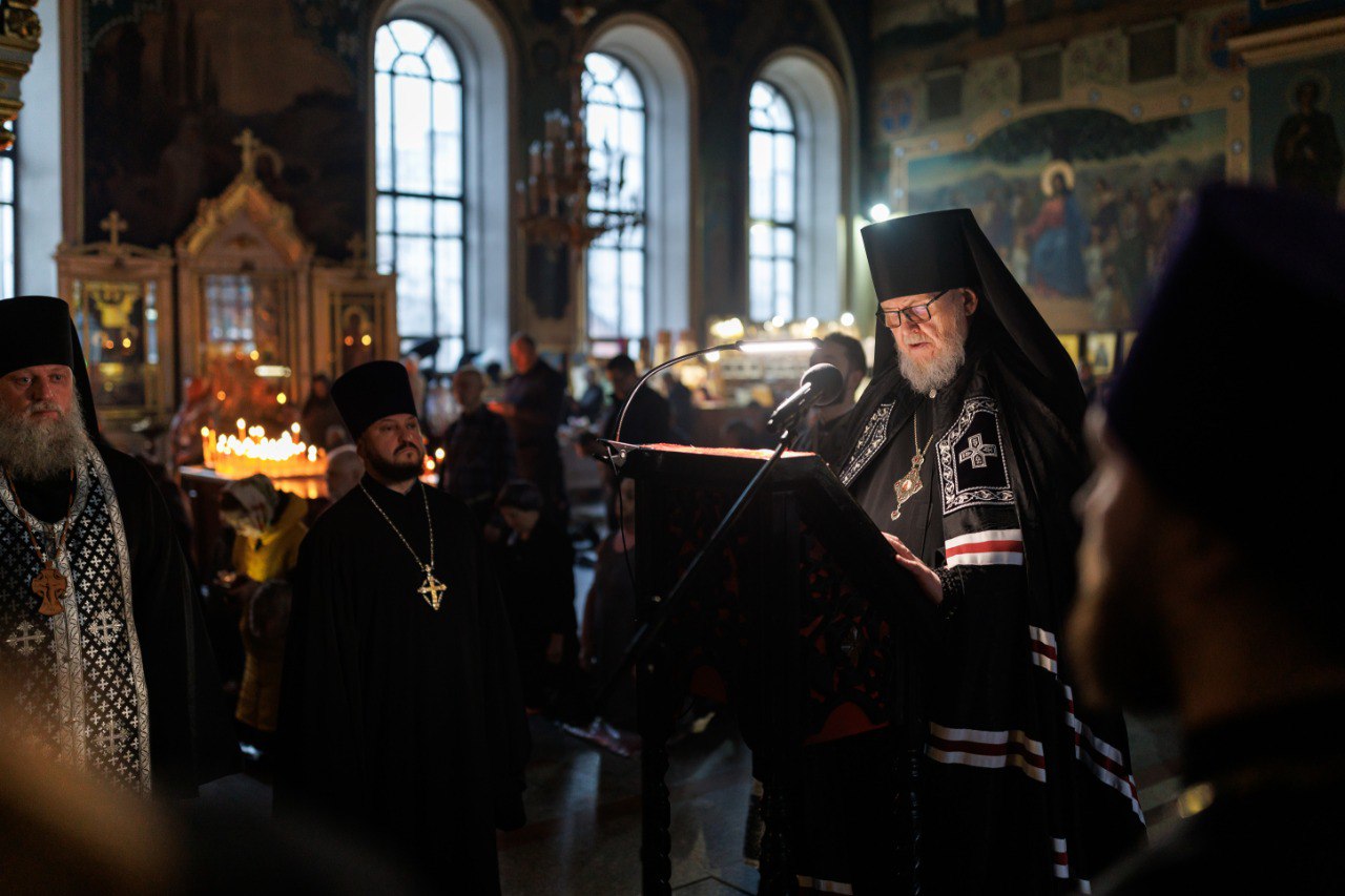 Чтение Великого покаянного канона преподобного Андрея Критского в Богородицерождественском соборе г. Орехово-Зуево 