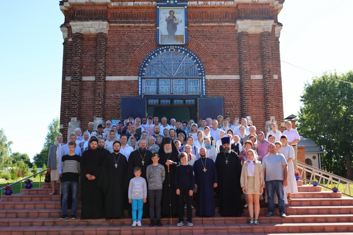 Архиерейское богослужение в Богородицерождественском храме села Гора 
