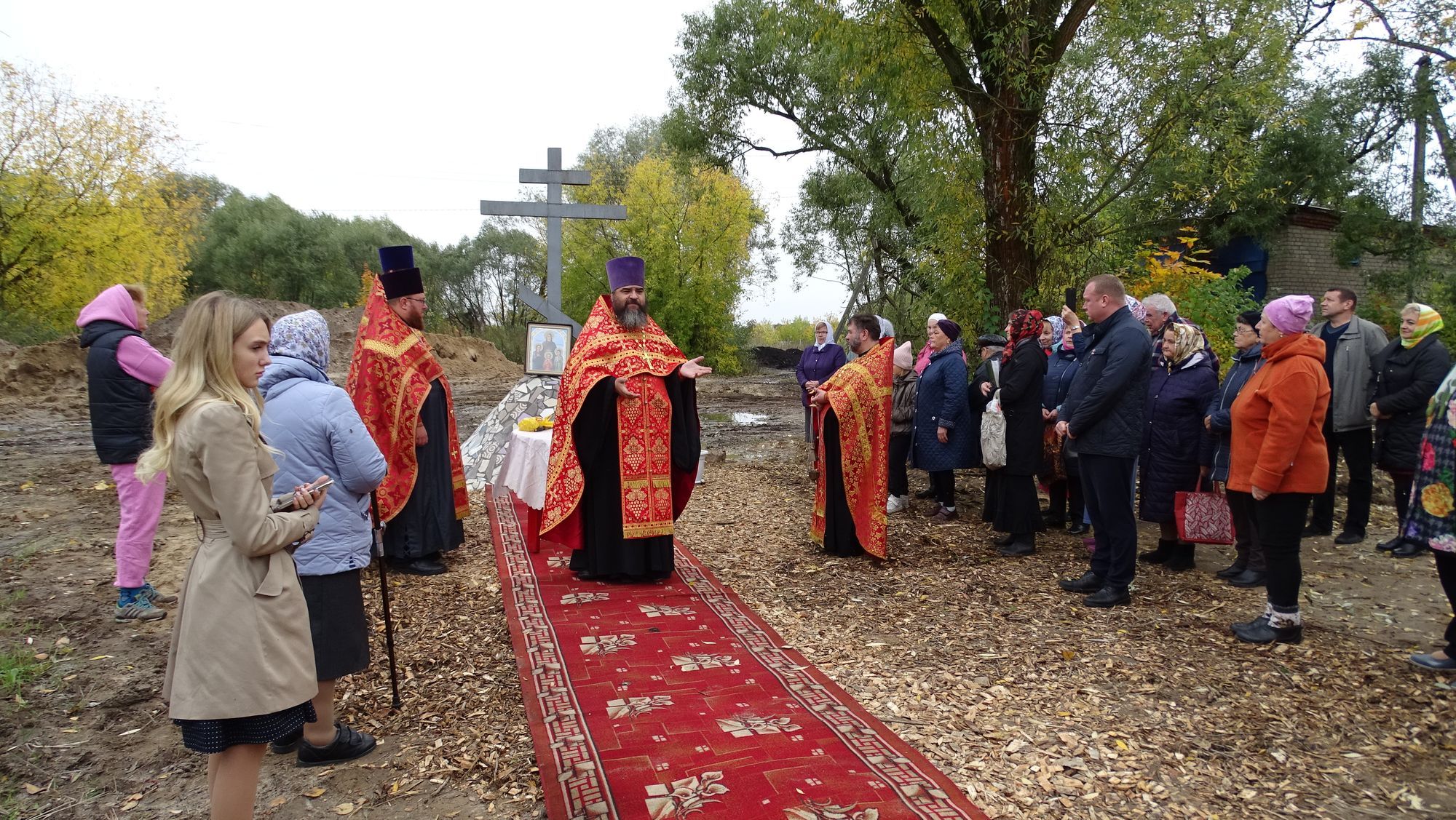 Освящение поклонного креста в деревне Губино