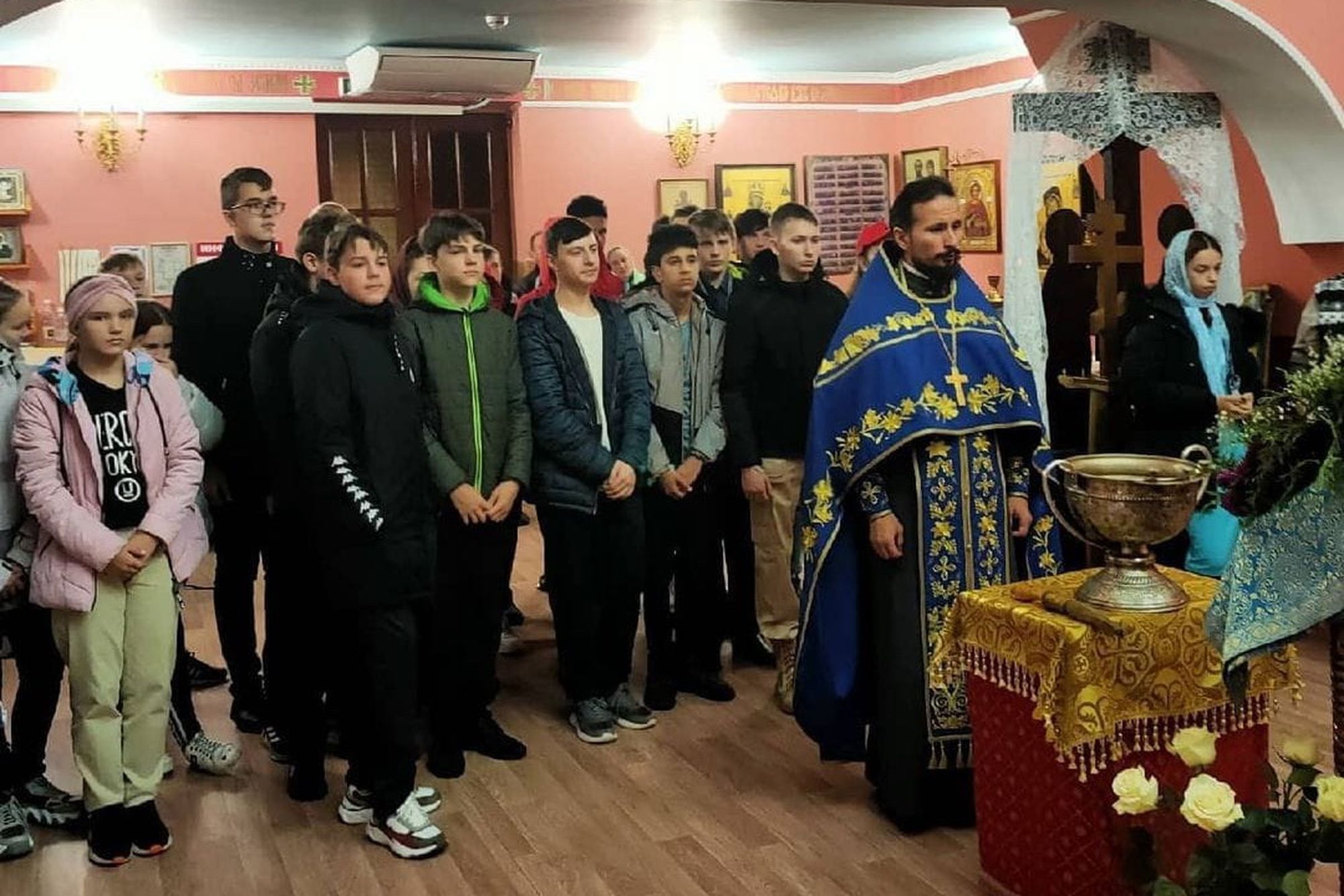 Гости в Параскевинском храме деревни Горбачиха