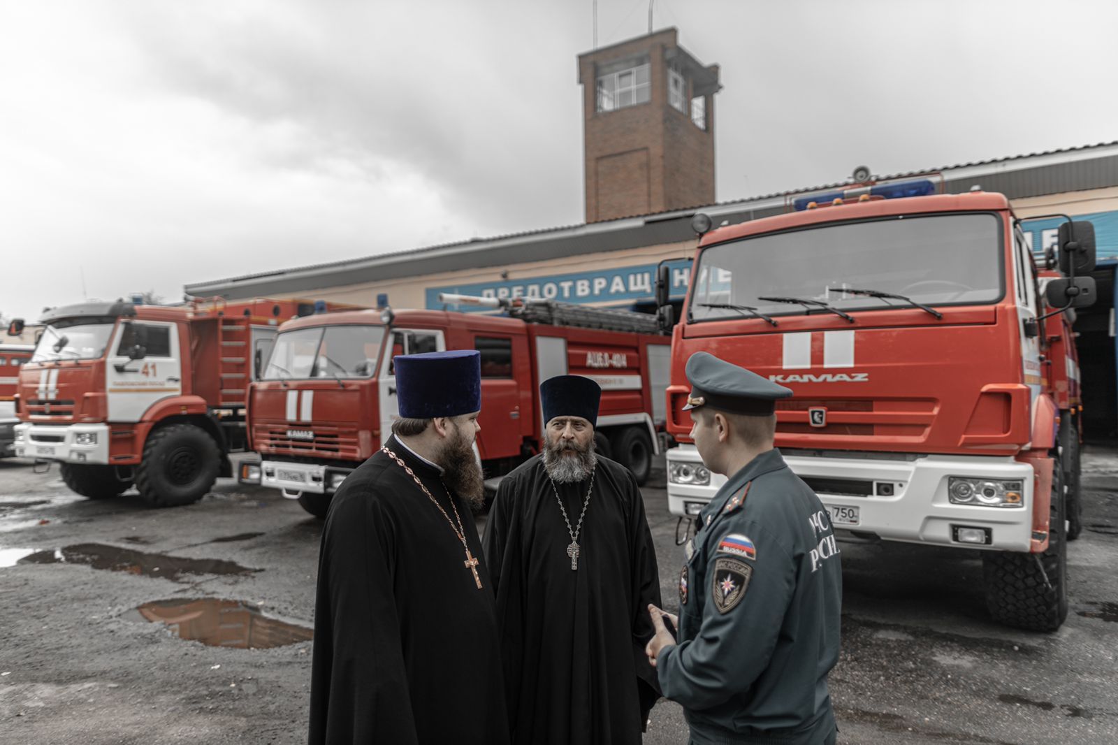 Молебны в пожарно-спасательных учреждениях Павловского Посада и Электрогорска