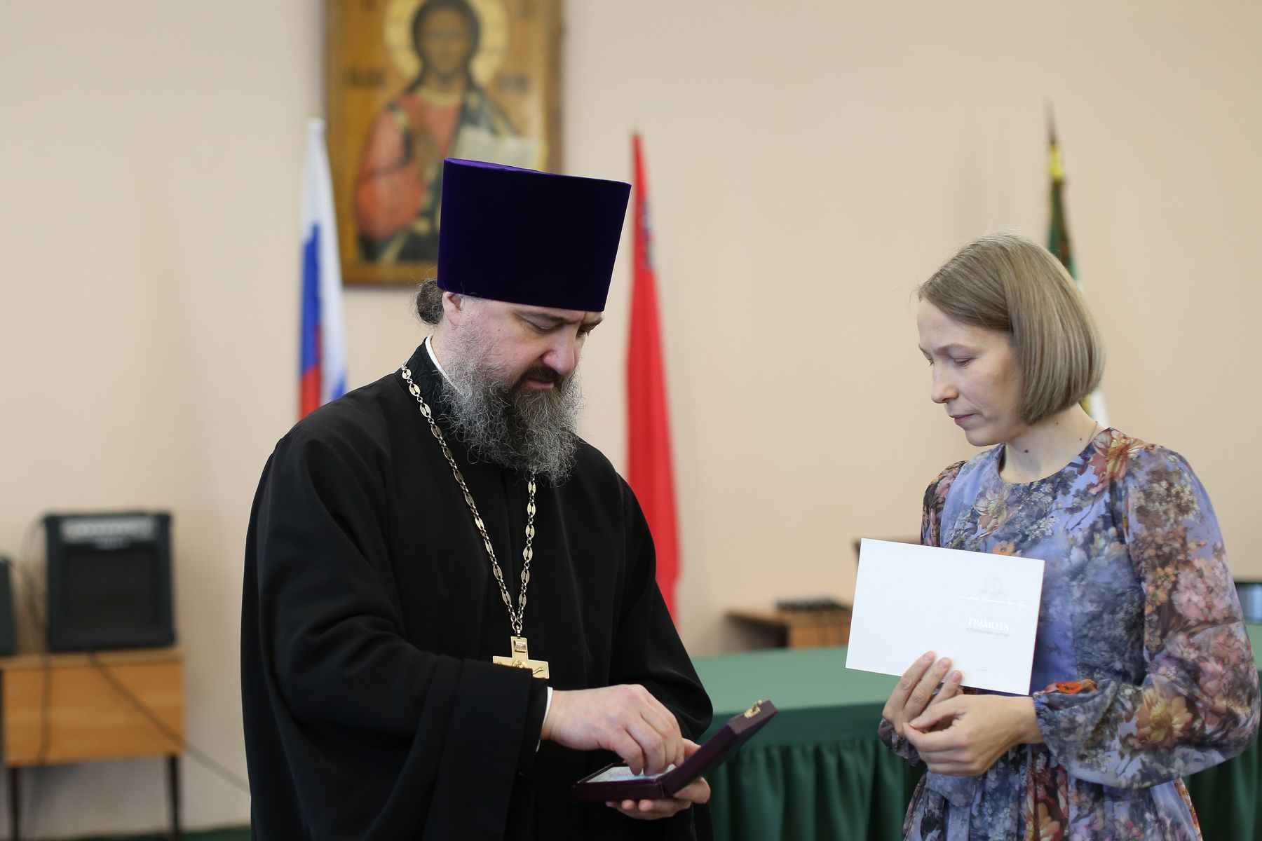Награждение многодетных супруг священников в Богородском благочинии