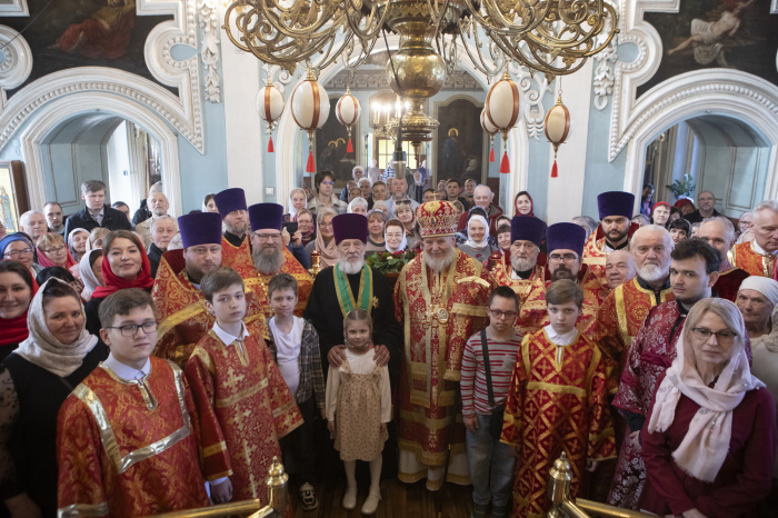 Архиерейское богослужение в Николо-Архангельском храме Балашихи 