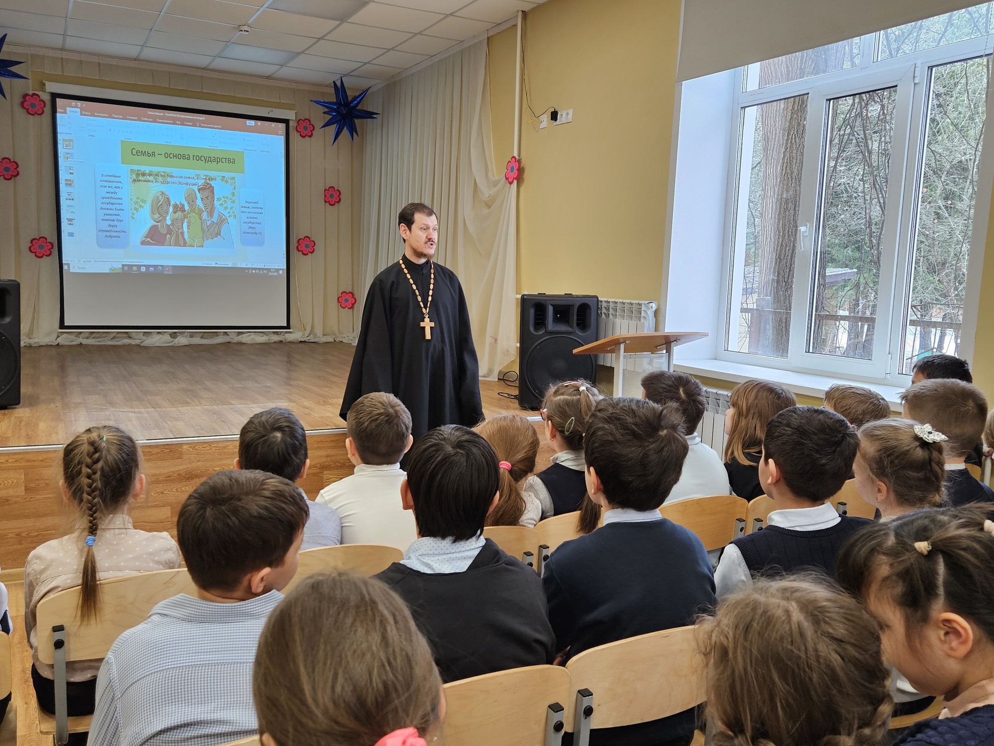 Беседы священника со школьниками в Щёлкове