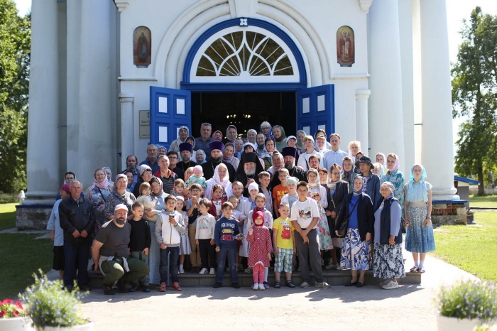 Архиерейское богослужение в Успенском храме на Стромыни 