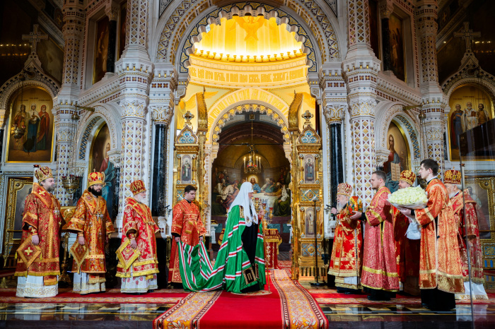 Пасхальная великая вечерня в Храме Христа Спасителя