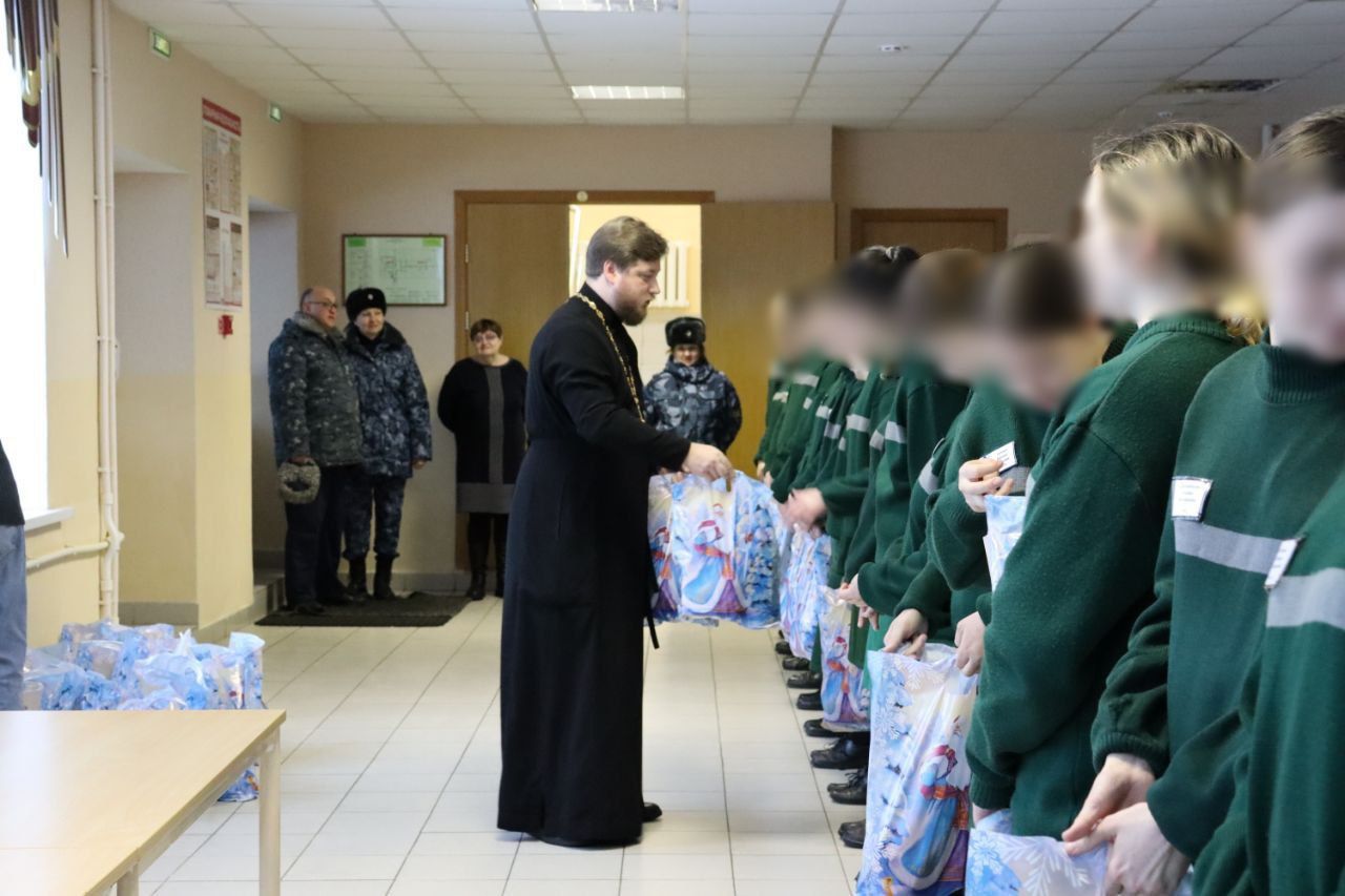 Поздравление воспитанниц Можайской воспитательной колонии