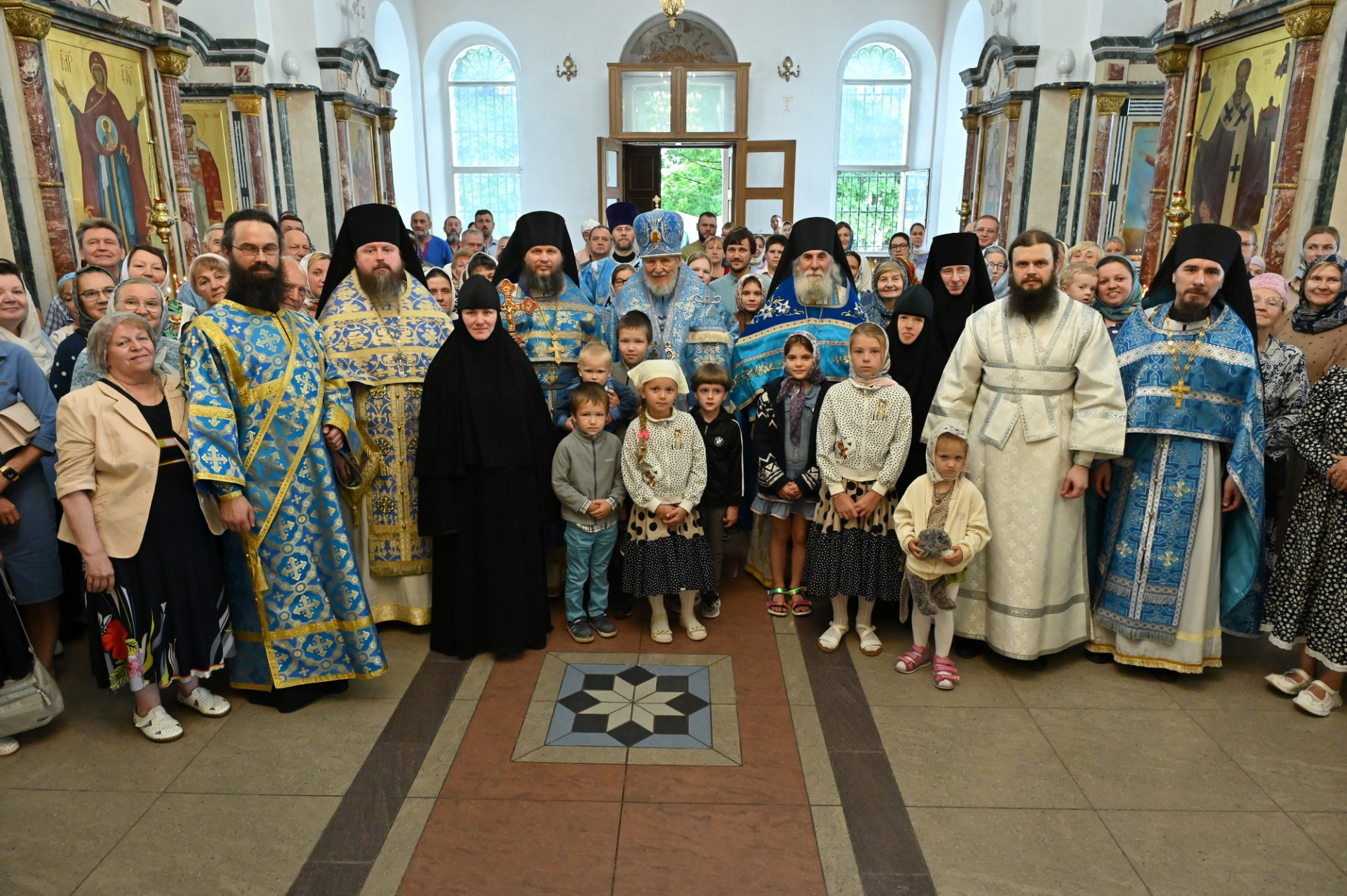 Архиерейское богослужение в Николо-Берлюковской пустыни