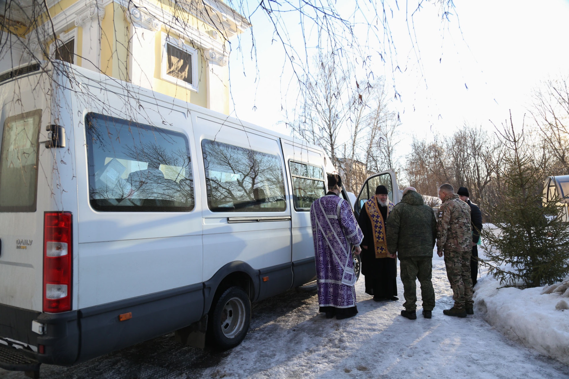 Передача автобуса 2-му армейскому корпусу г. Луганска 