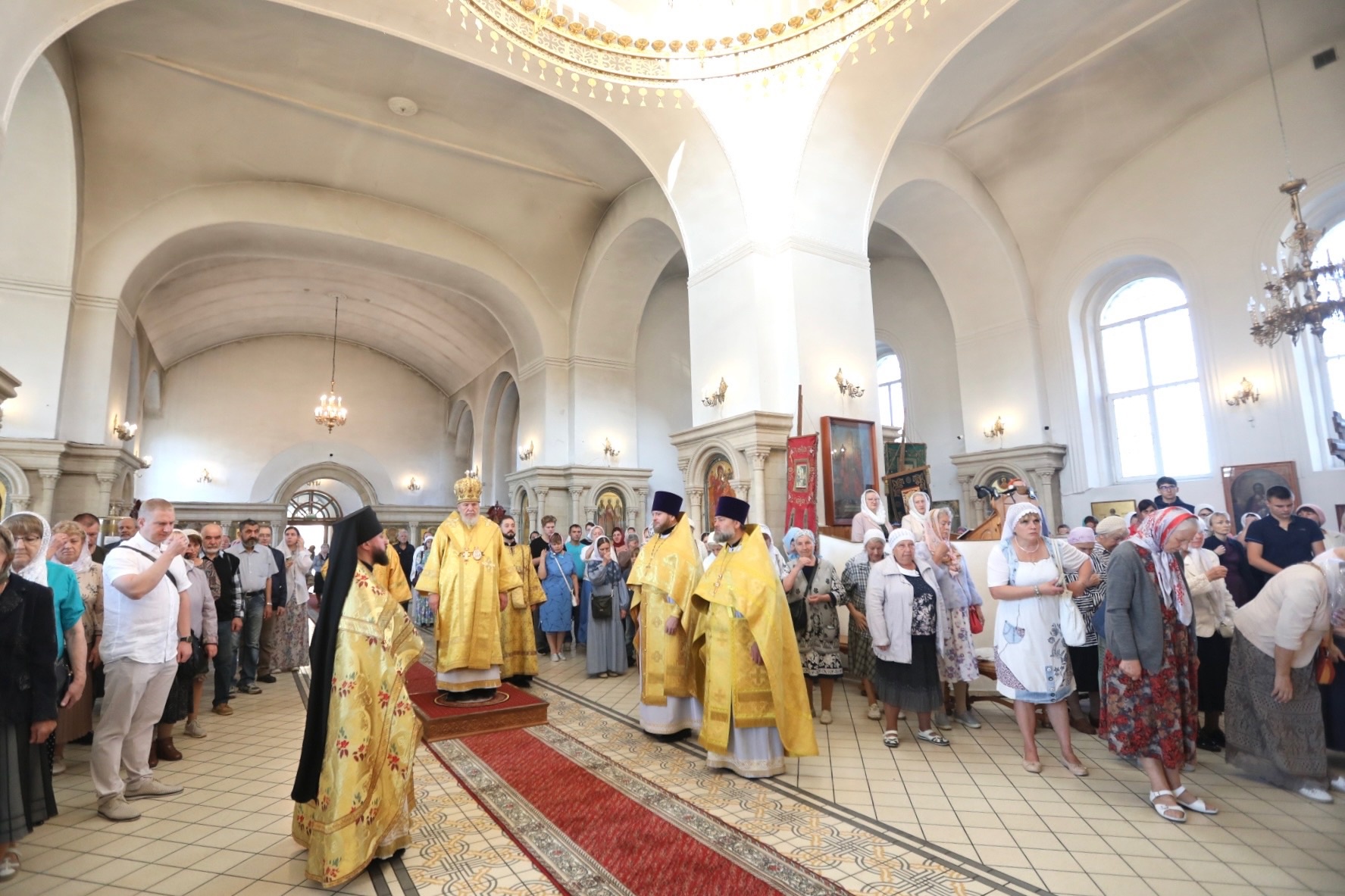 Архиерейское богослужение в Троицком храме города Электроугли