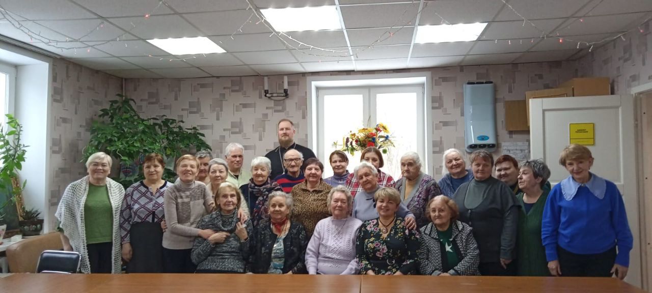 Беседа священника с подопечными социального центра «Забота» города Щёлково