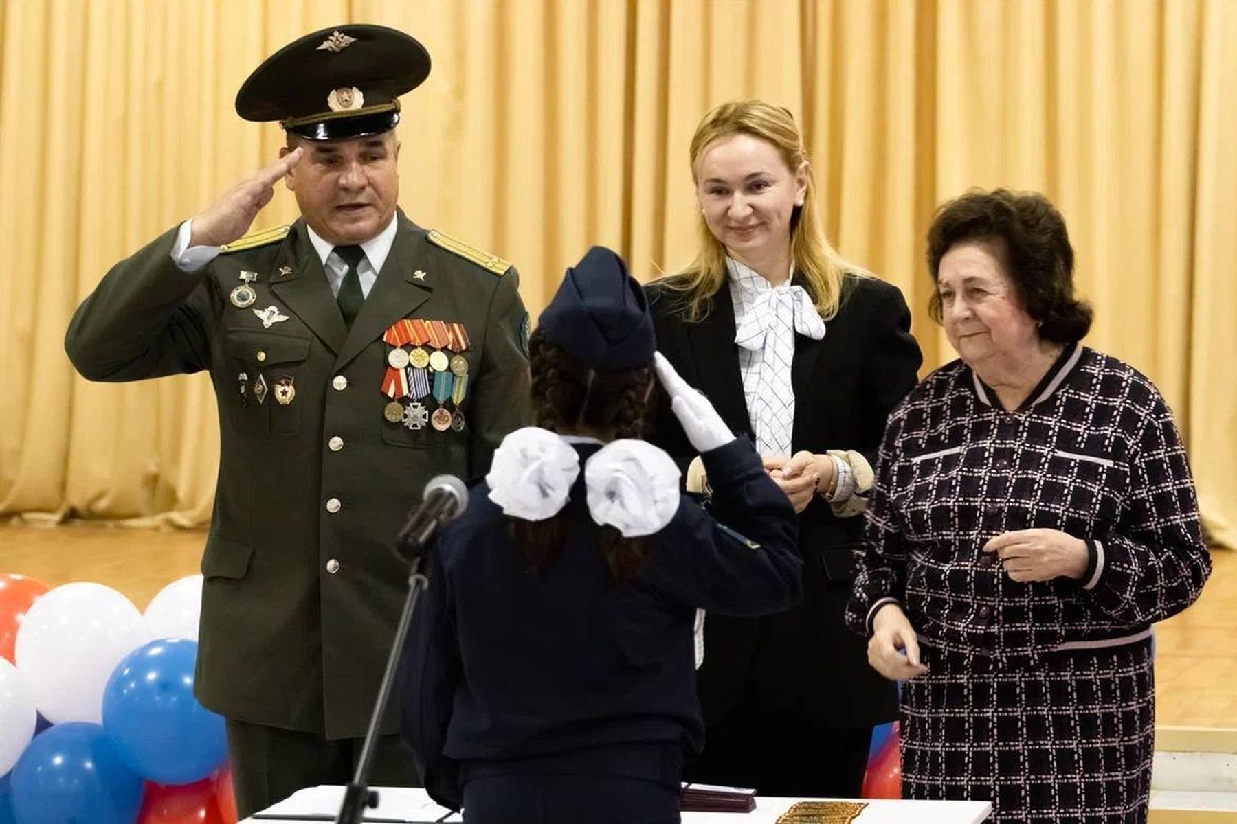 Посвящение школьников в кадеты в посёлке Свердловский