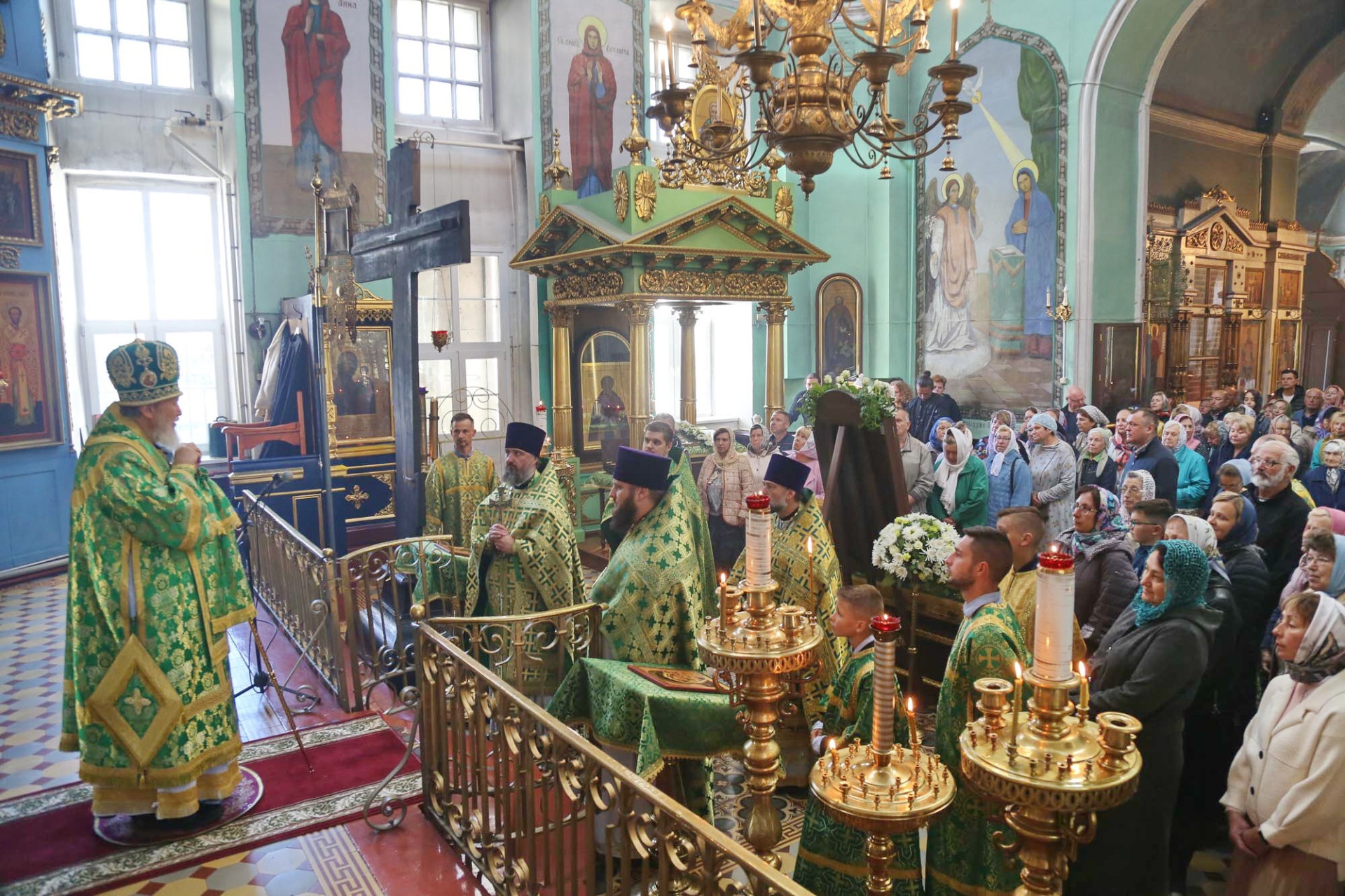 Архиерейское богослужение в Успенском храме села Стромынь 