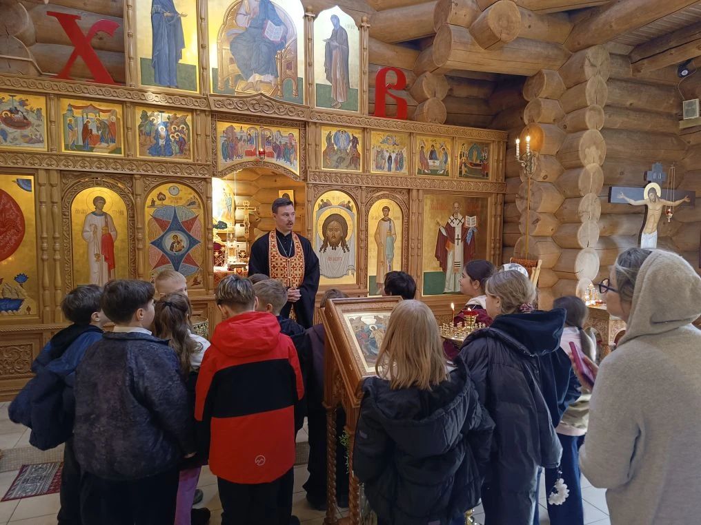 Школьники в Неопалимовском храме Балашихи