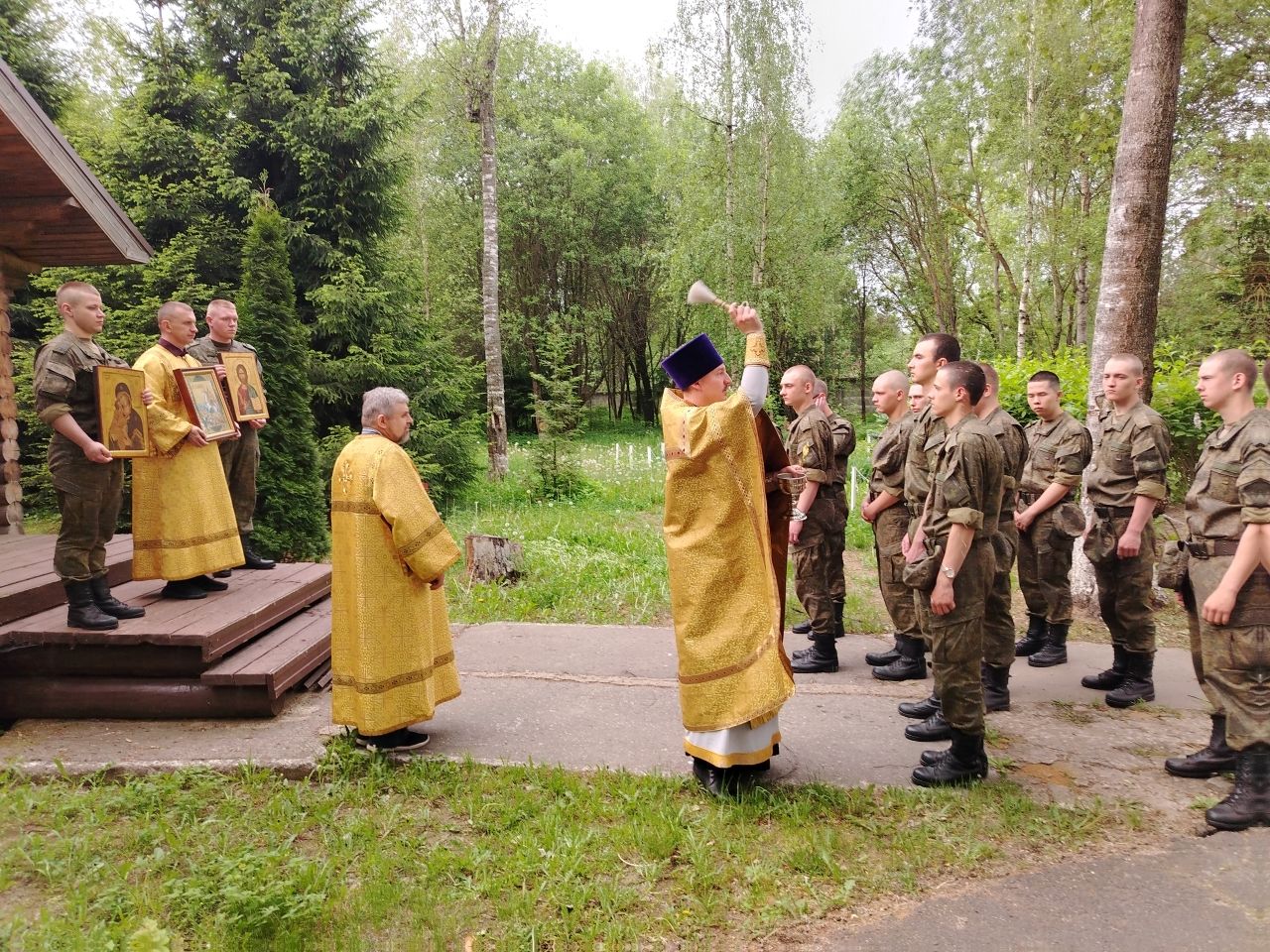 Престольный праздник в воинском Димитрие-Донском храме микрорайона Северный