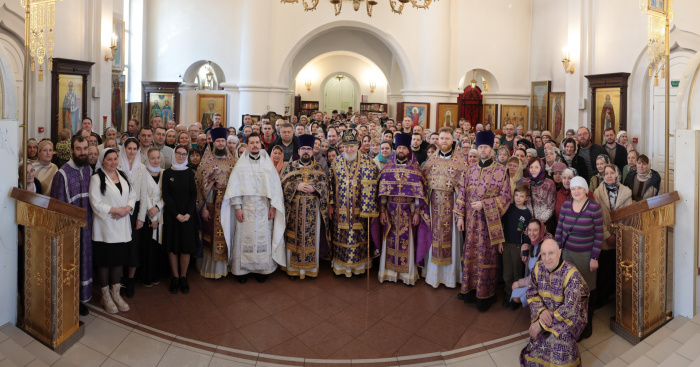 Архиерейское богослужение в храме Новомучеников и исповедников Балашихинских микрорайона Кучино 